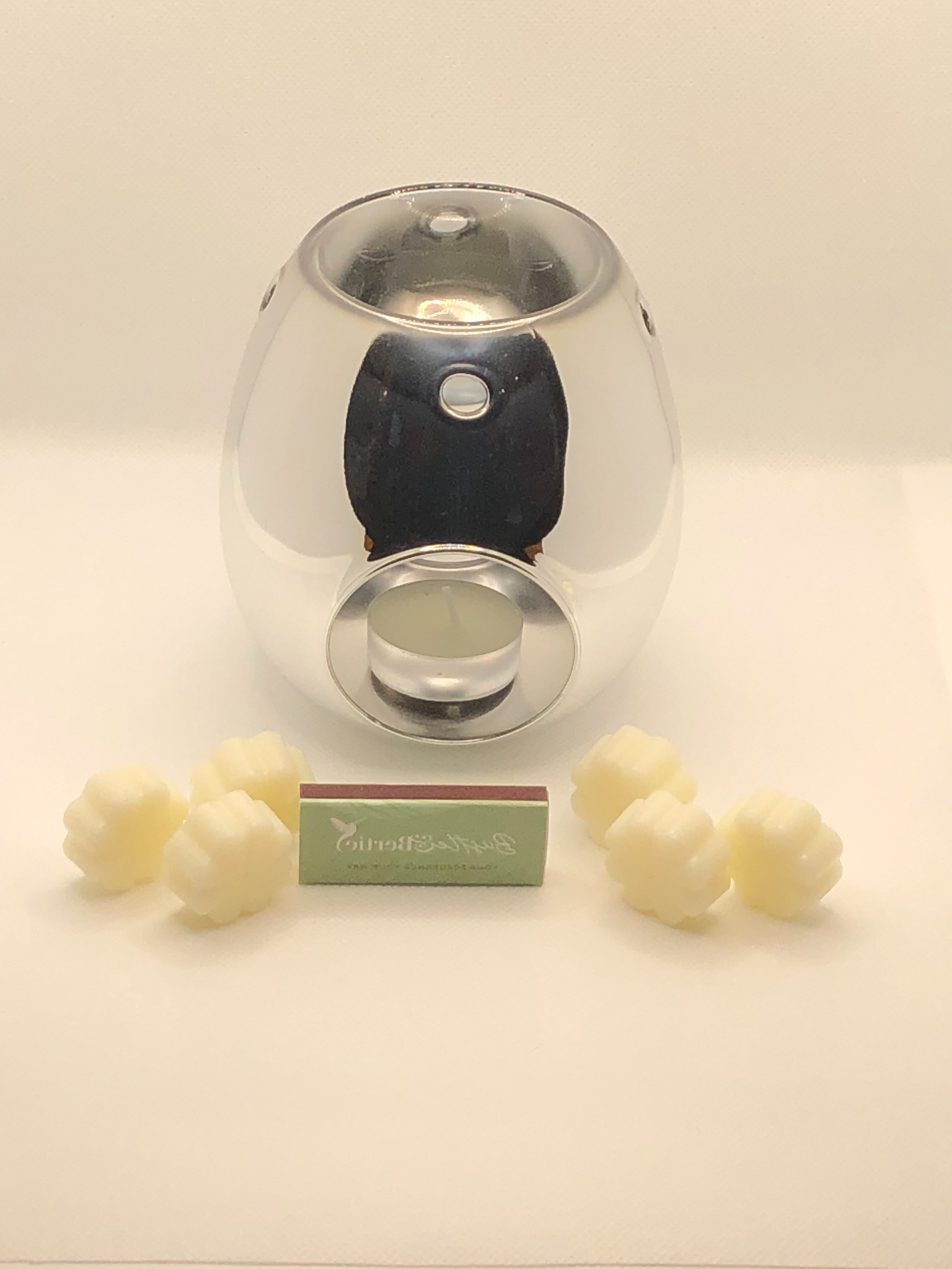 Metallic globe burner with a set of our luxury melts 